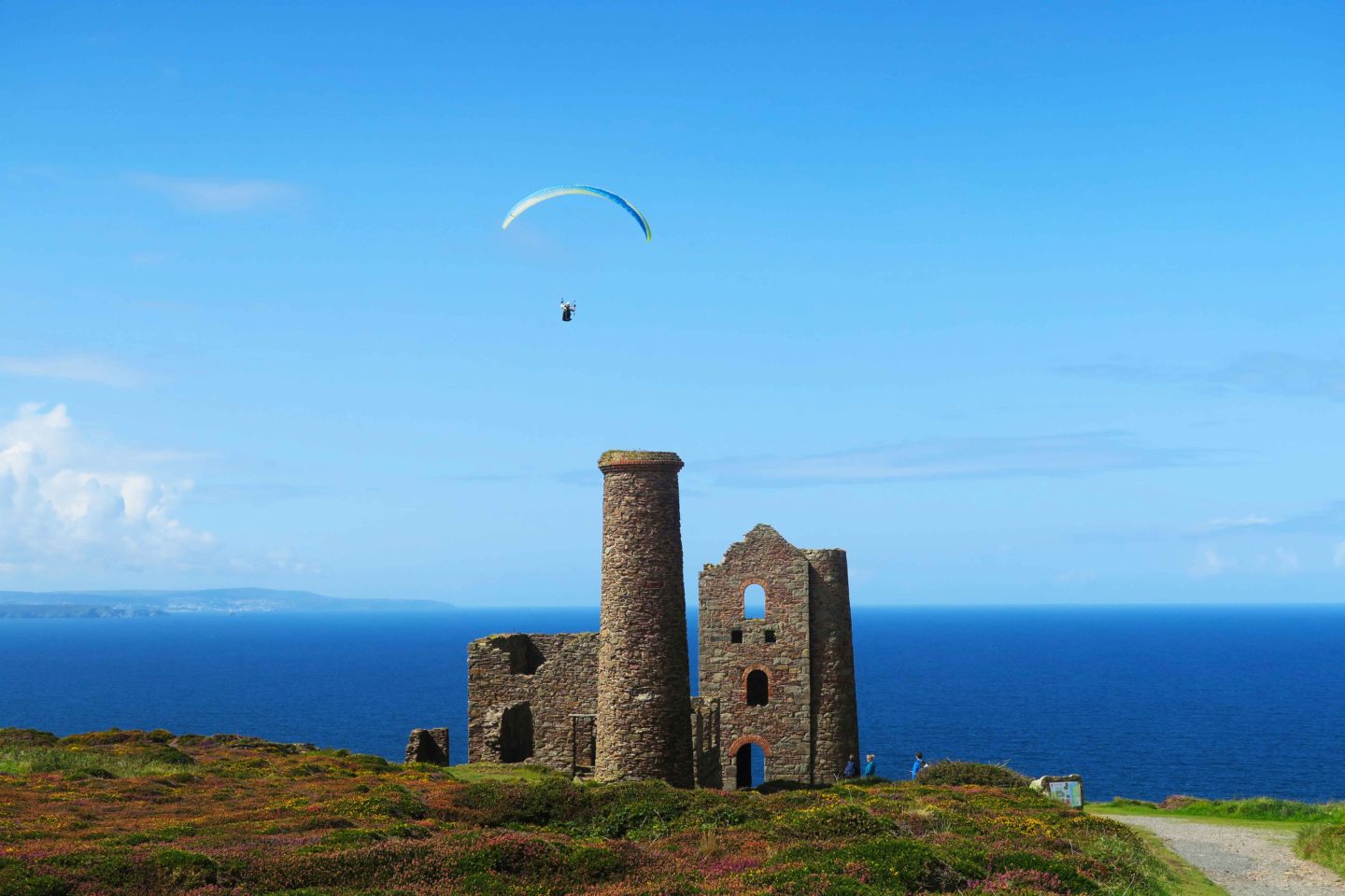 paraglider over wheal coates tin mine in cornwall