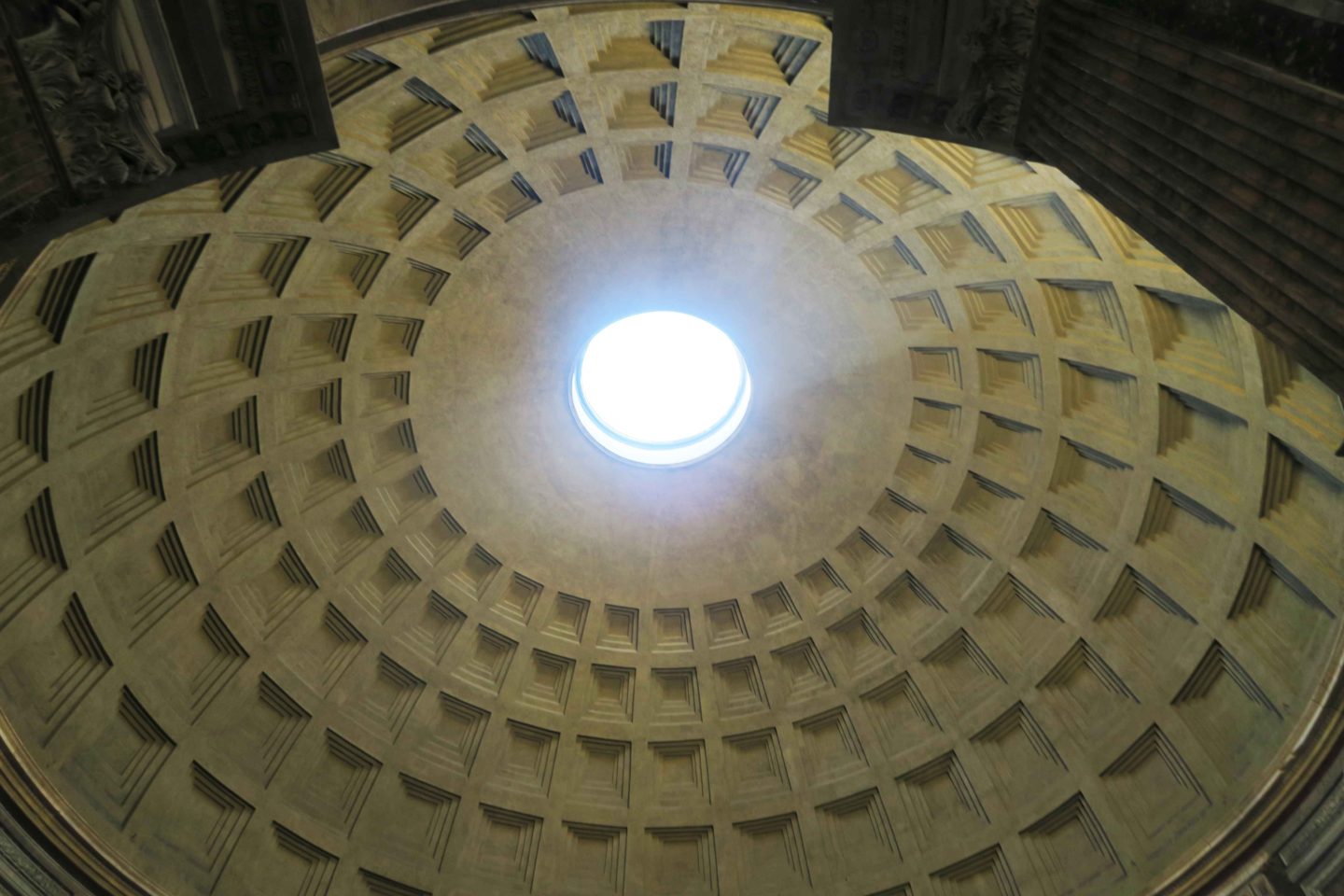 pantheon ceiling with hole in rome