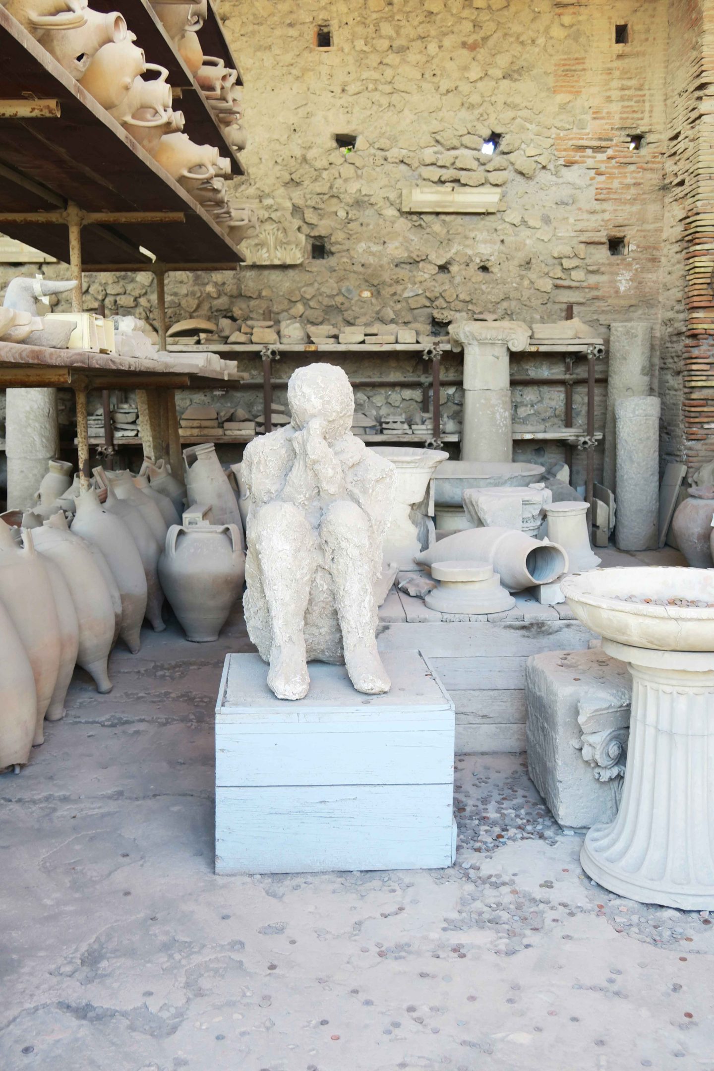 pompeii mummified body crouched