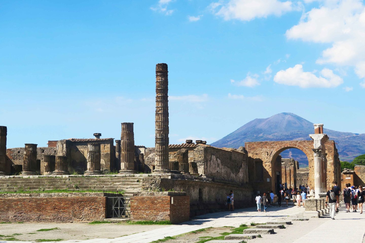 pompeii ruins with mount vesuvius in the background