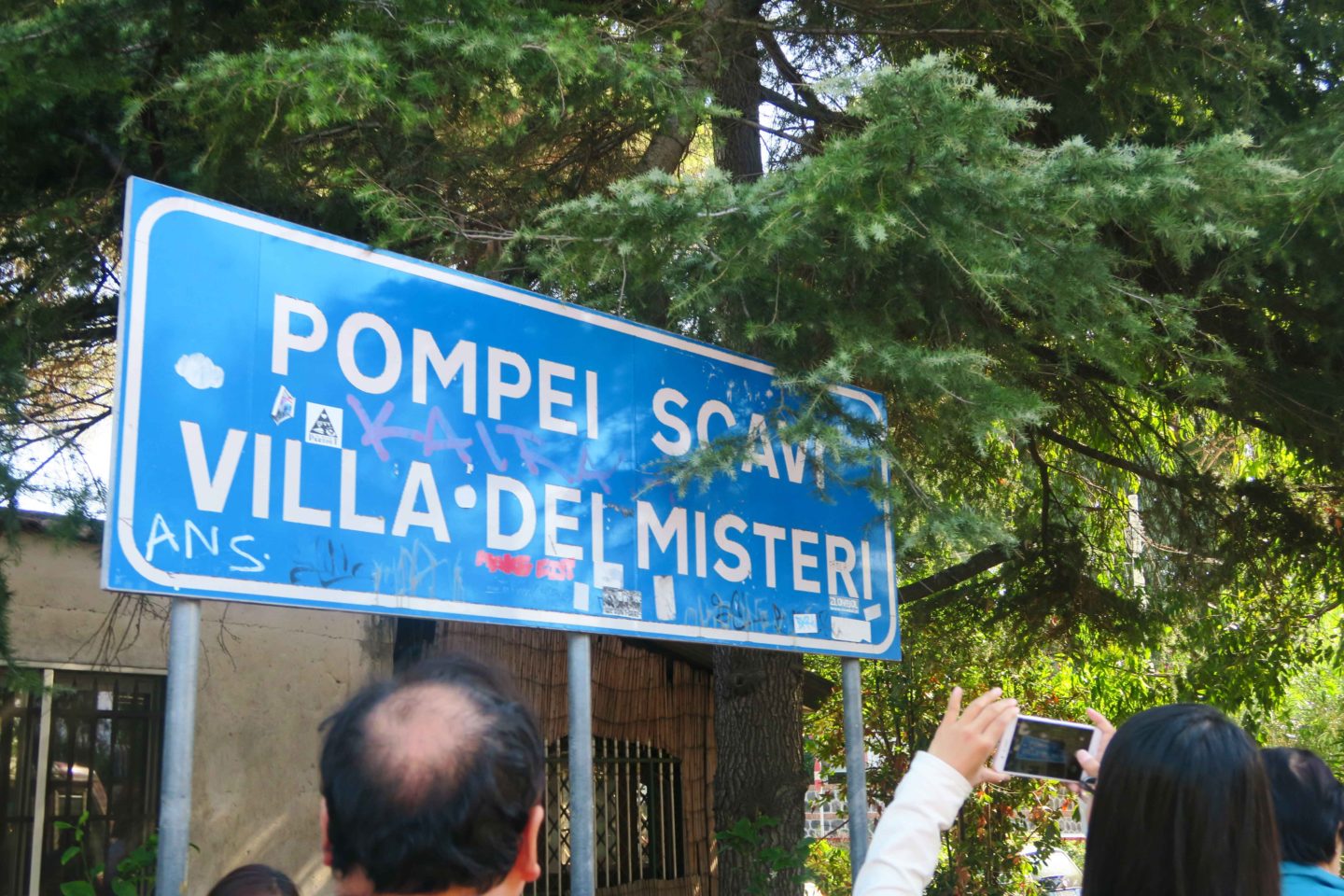 pompeii train sign