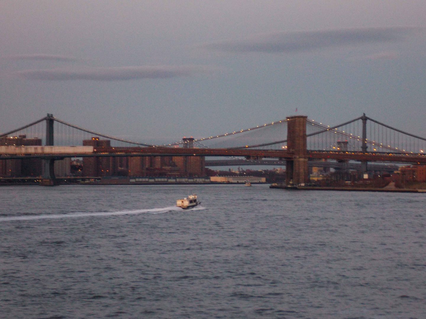 new york bridge lit up