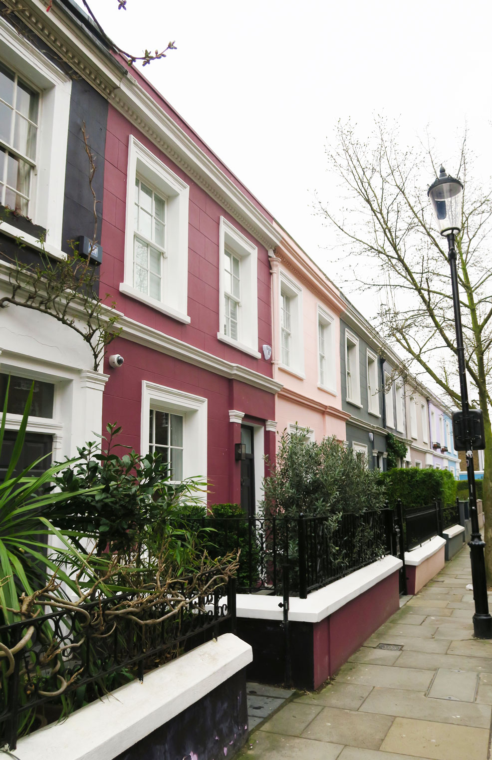 notting hill street of beautiful houses