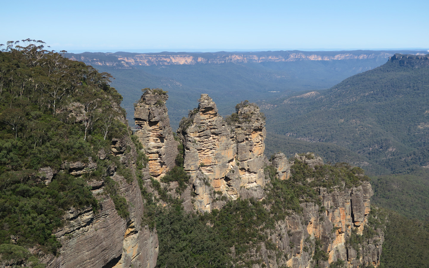 the three sisters in the blue mountains near sydney in australia