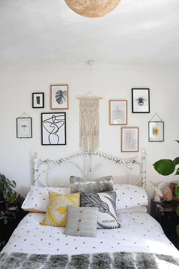 gallery wall in womans bedroom above the bed, bohemien style