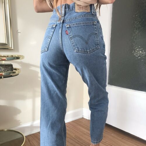 vintage levi jeans bought on ebay secondhand to reduce waste